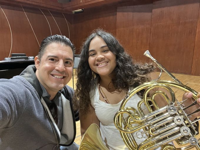 Muy orgulloso de mi estudiante Keylee Juan Rodríguez quien estará haciendo su recital de graduación este próximo sábado 30 de Abril en la Sala Sanromá del Conservatorio de Música de Puerto Rico a las 5pm.  Keylee fue aceptada en la Universidad de Roosevelt en Chicago para continuar sus estudios graduados con el Profesor David Griffin, un gran maestro y trompista de la Chicago Symphony. Fue un honor ser parte del crecimiento musical de Keylee!  Que sigas cosechando muchos éxitos!!!