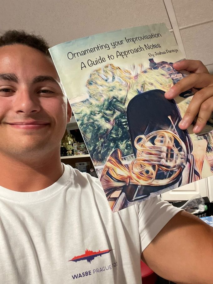 Thank you 🙏🏼 Noah Silverman from the Delaware University Horn Studio for this wonderful picture! Hope you enjoy the Book! All the best to you!